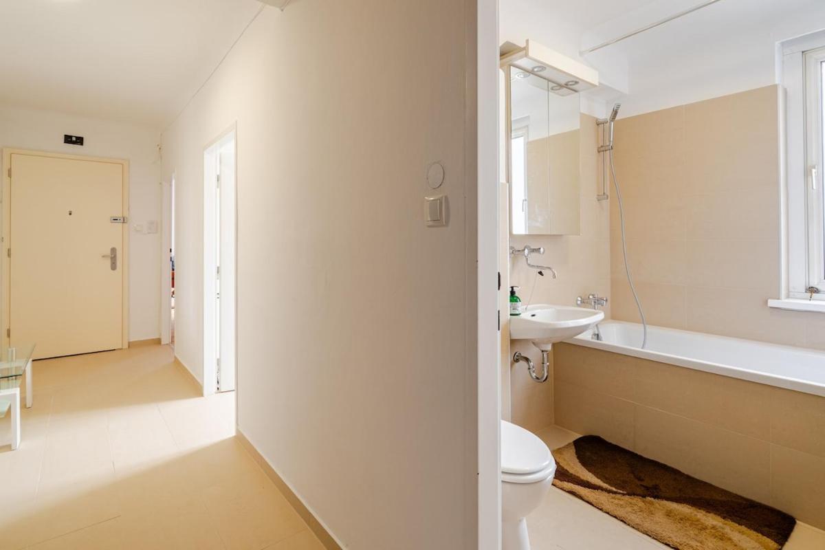 10 Minutes To City Centre And Next To Wien Hbf And Easy From Airport Exterior foto